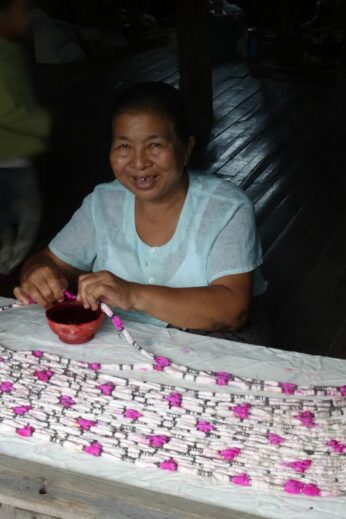 Making handicrafts in Burma - InsideBurma Tours