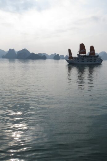 The suns going down at Halong Bay