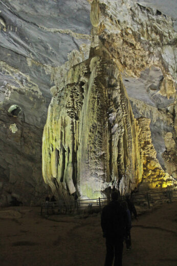 I found the rock formations as impressive as those in Paradise Cave, if not quite as big